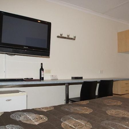 Edinburgh Motor Inn Уоррагул Экстерьер фото