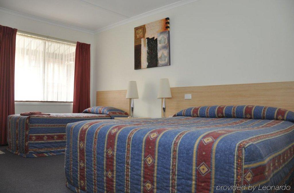 Edinburgh Motor Inn Уоррагул Номер фото