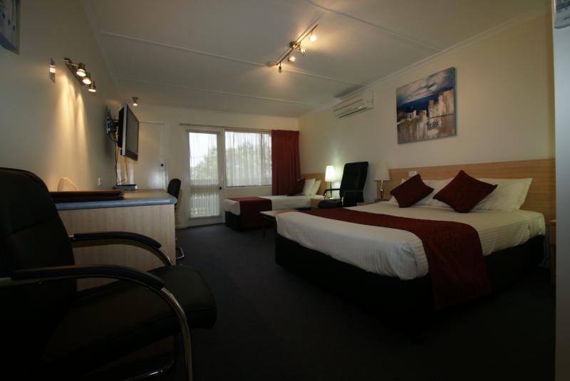 Edinburgh Motor Inn Уоррагул Экстерьер фото