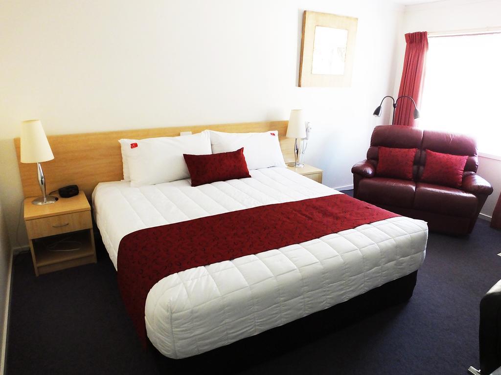 Edinburgh Motor Inn Уоррагул Экстерьер фото