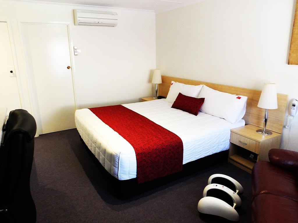 Edinburgh Motor Inn Уоррагул Экстерьер фото