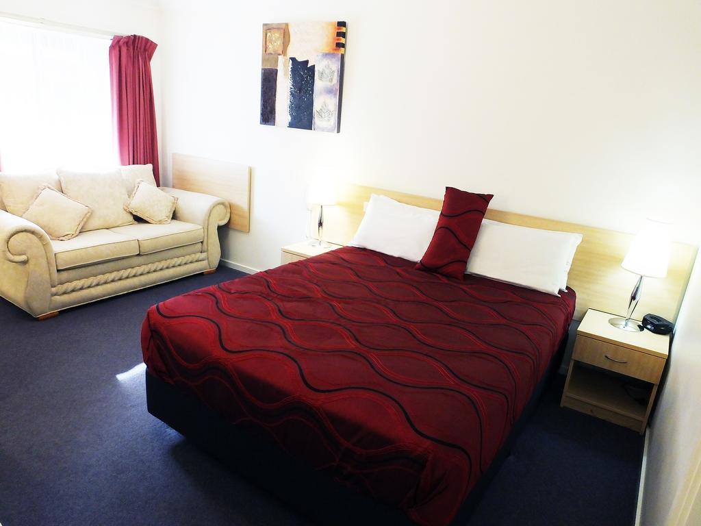 Edinburgh Motor Inn Уоррагул Экстерьер фото