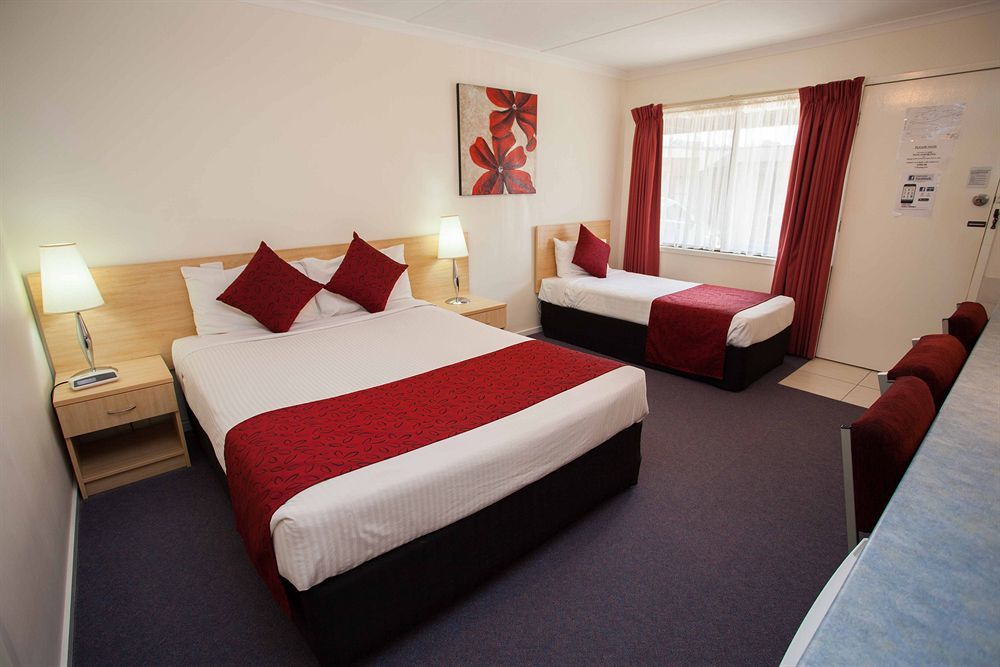 Edinburgh Motor Inn Уоррагул Экстерьер фото
