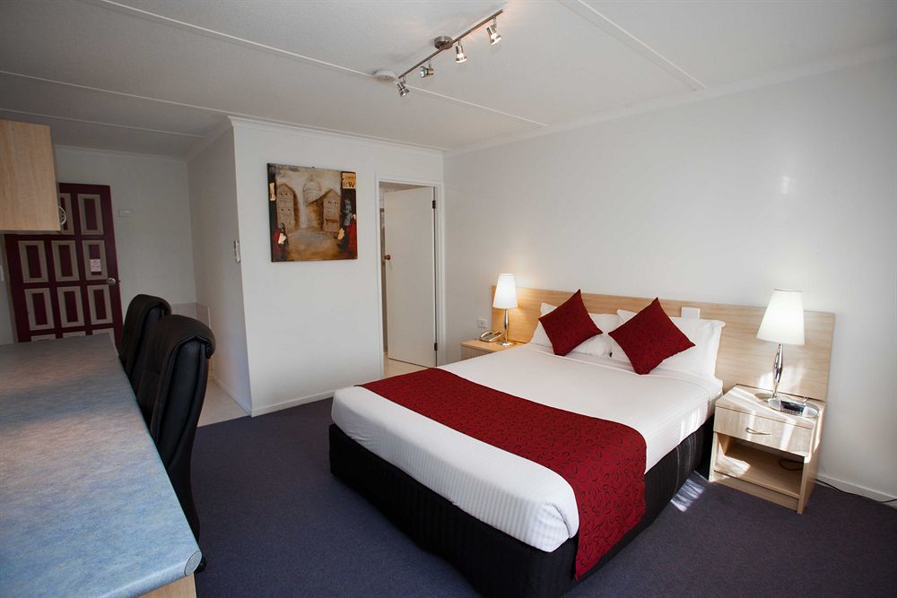 Edinburgh Motor Inn Уоррагул Экстерьер фото