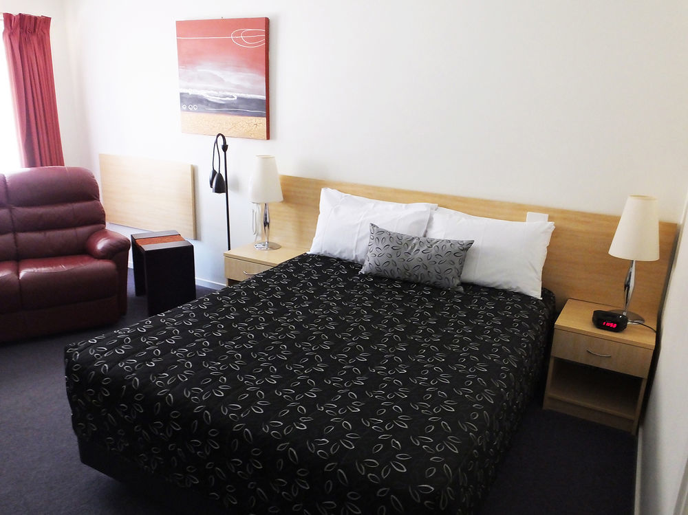 Edinburgh Motor Inn Уоррагул Экстерьер фото